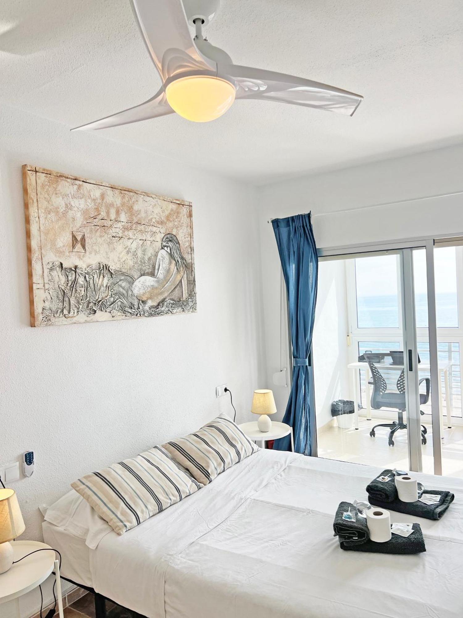 Atico Frente Al Mar 2 Terrazas Barbacoa Y Parking Sujeto A Disponibilidad Apartment El Campello